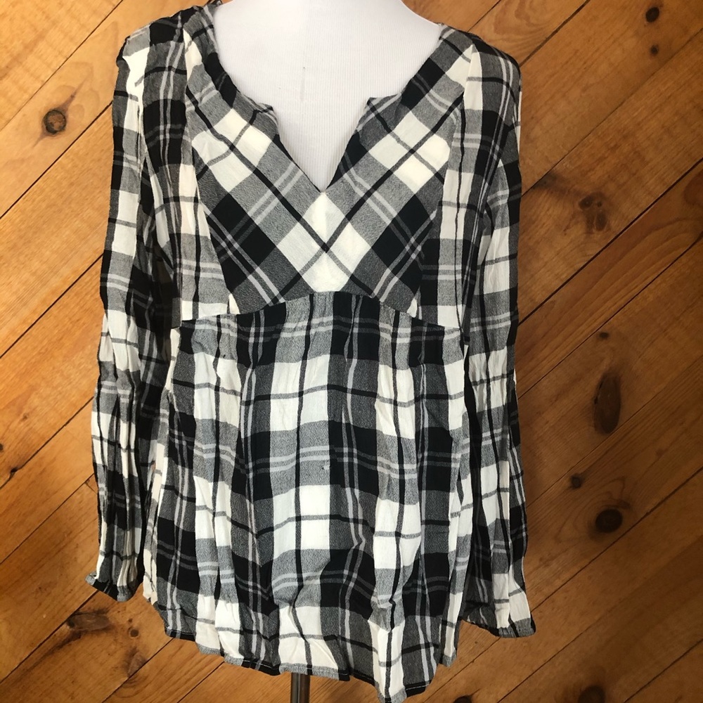 Old navy Black and white plaid top size large